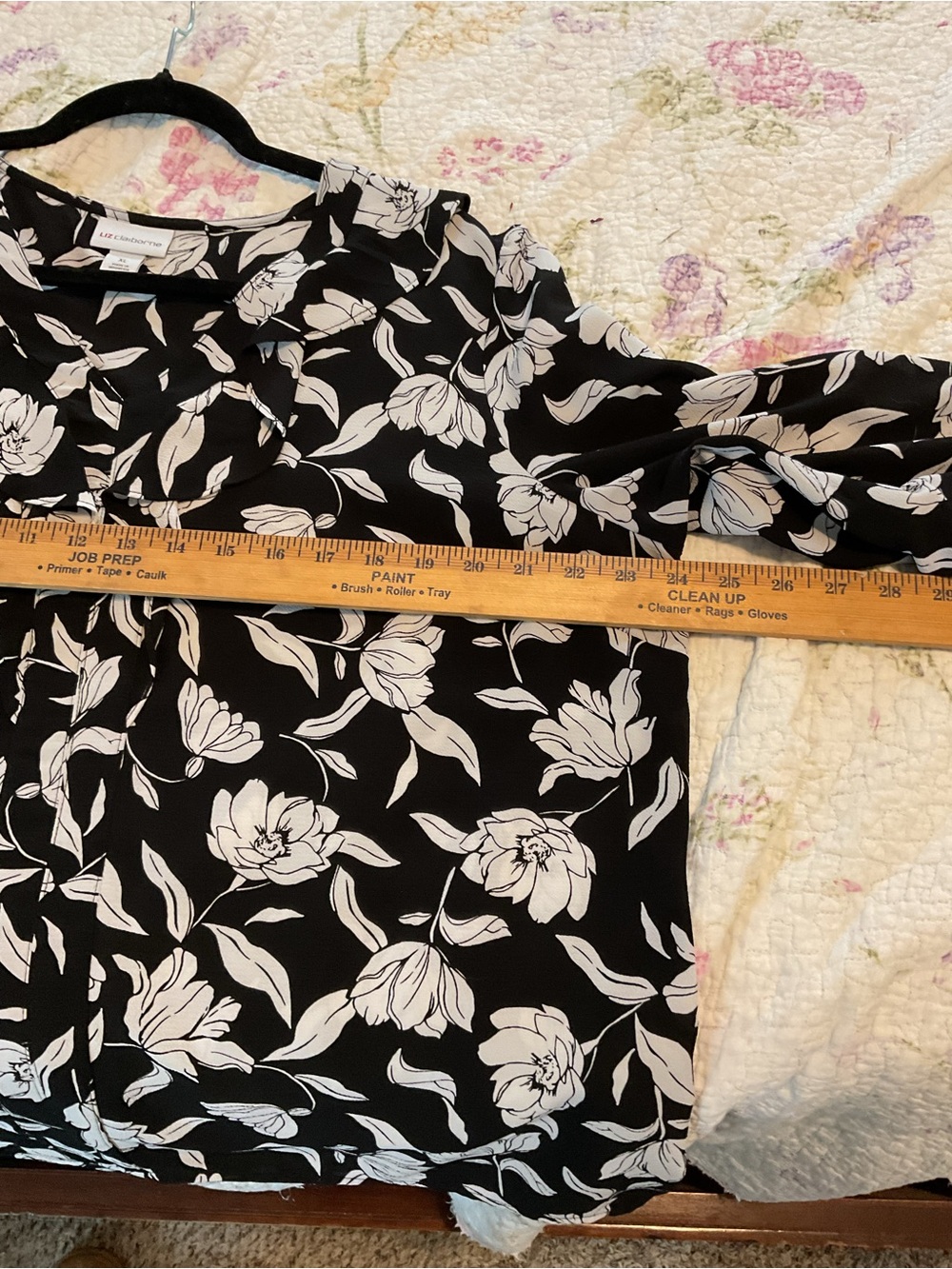 Liz Claiborne Black & White Floral Ruffle‑Neck Blouse — Size XL like new - Picture 6 of 7